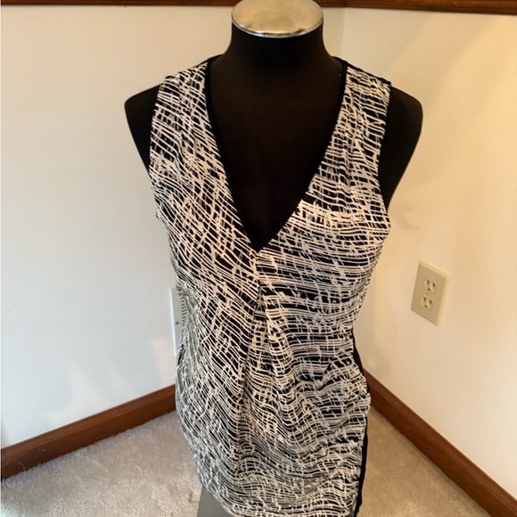 White House Black Market tank top in excellent condition - Picture 10 of 10